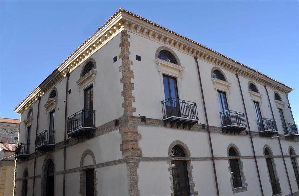 Hotel Palazzo Fortunato SantʼAgata di Militello Eksteriør bilde